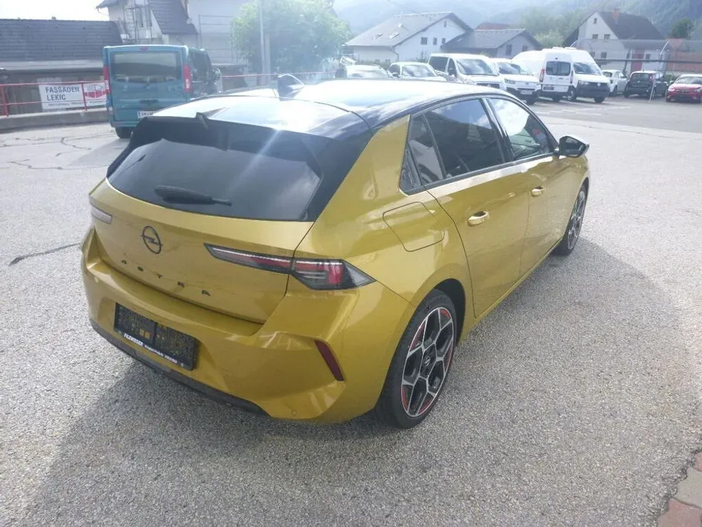 Opel Astra 2022 photo 2