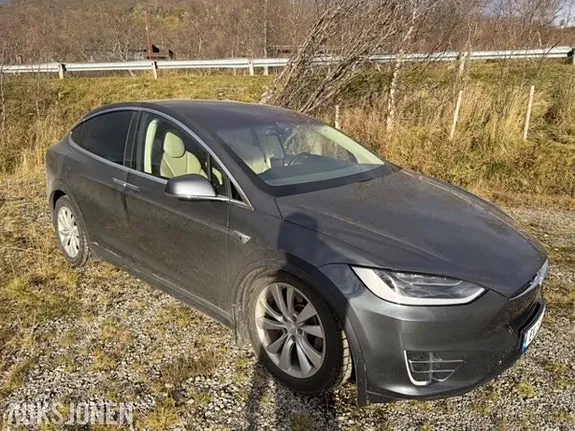 Tesla Model X 2017 photo 3