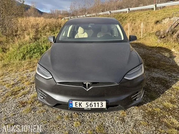 Tesla Model X 2017 photo 2