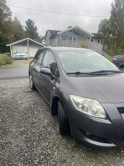 Toyota Auris 2010 photo 3