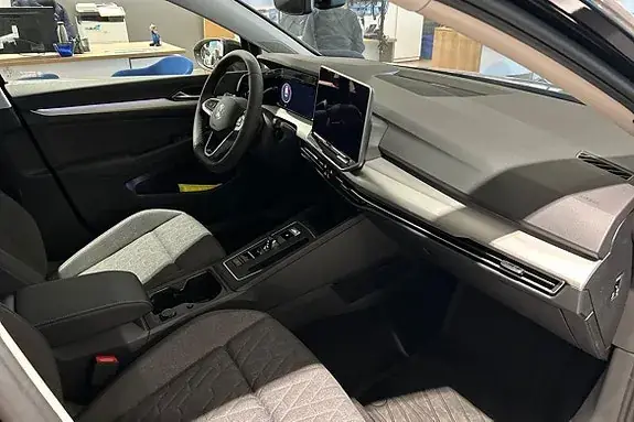 Volkswagen Golf I 2026 photo 5