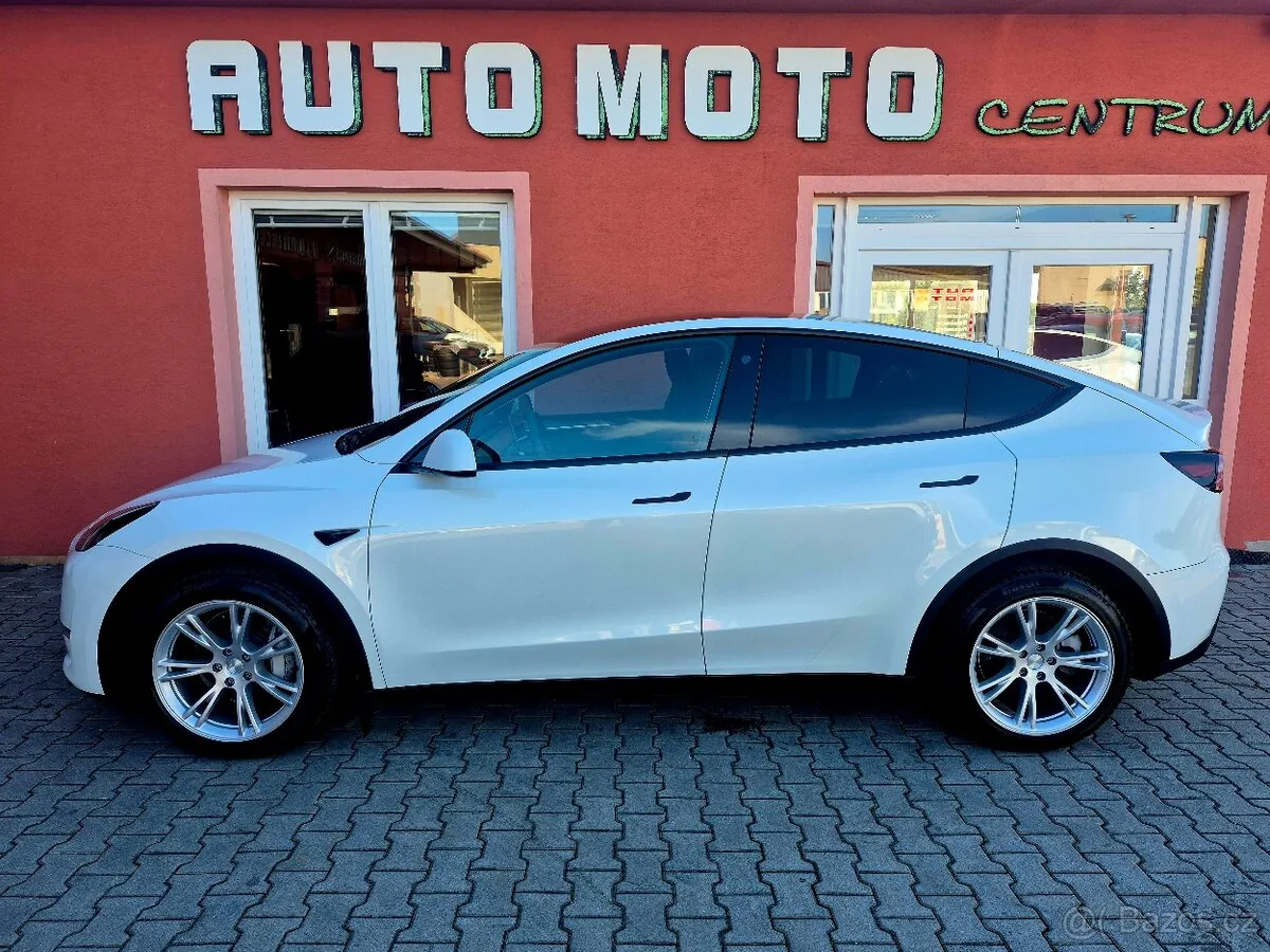 Tesla Model Y 2023 photo 2