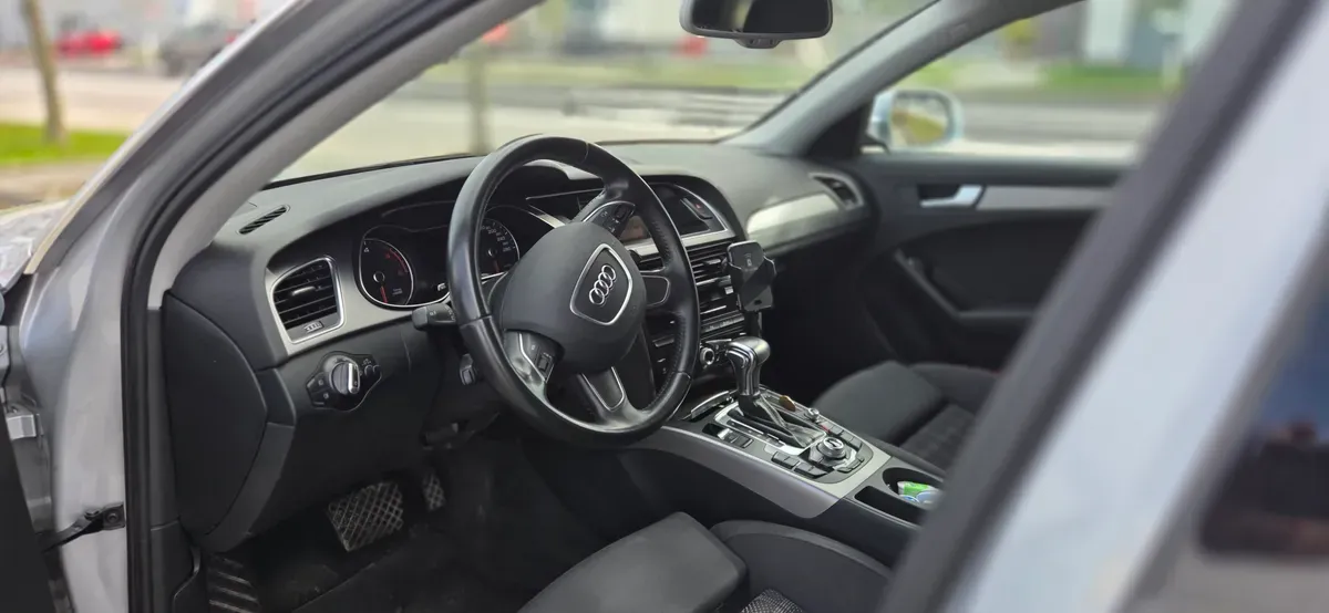 Audi A4 2014 photo 2
