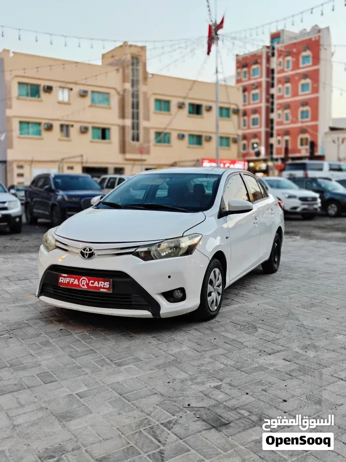 Toyota Yaris 2017 photo 2