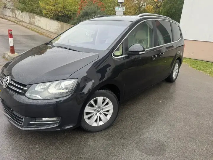 Volkswagen Sharan 2011 photo 2