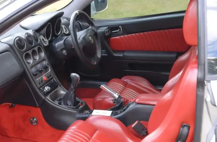 Alfa Romeo Gtv 2003 photo 2