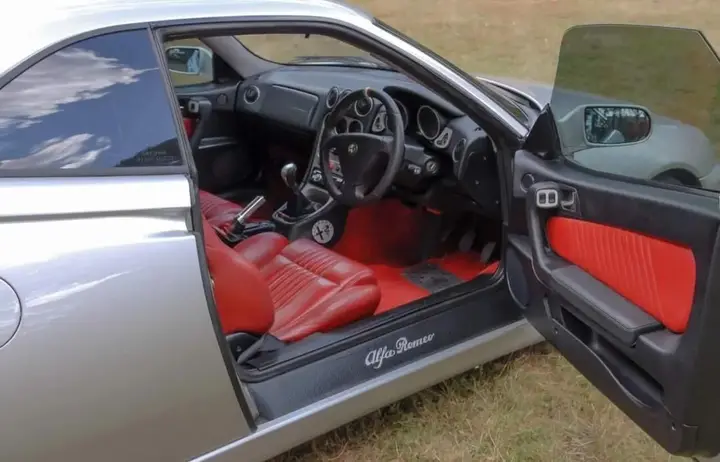 Alfa Romeo Gtv 2003 photo 4