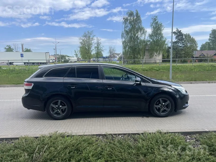 Toyota Avensis 2011 photo 5