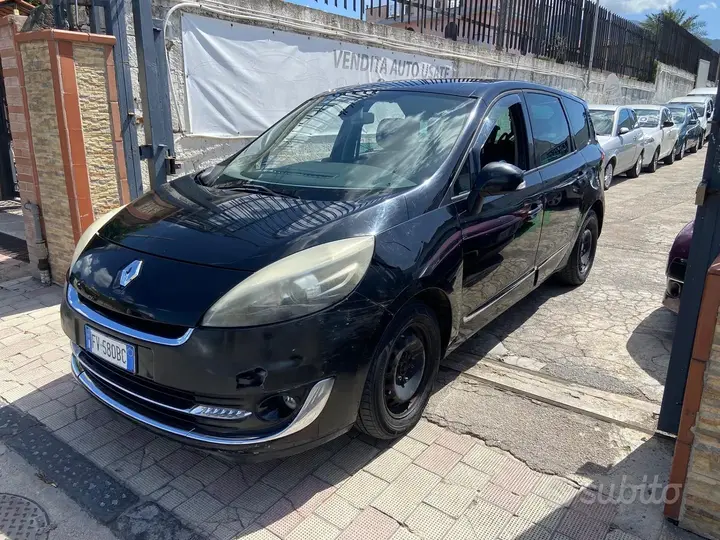 Renault Scenic 2012 photo 2