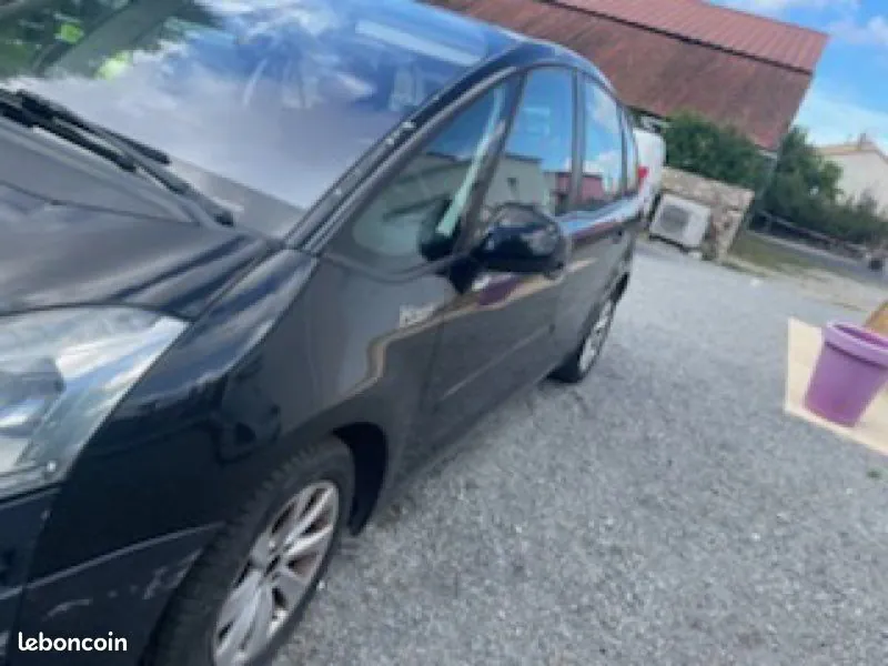 Citroen C4 Picasso 2011 photo 2