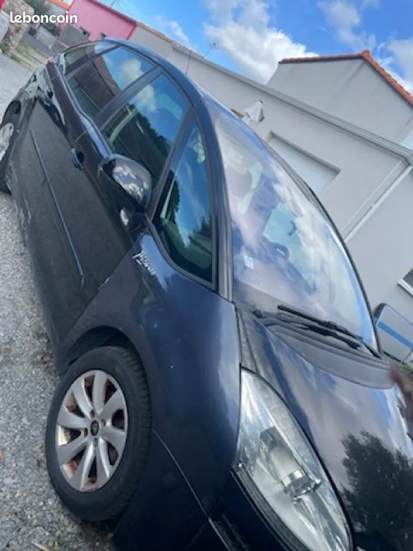 Citroen C4 Picasso 2011 photo 3