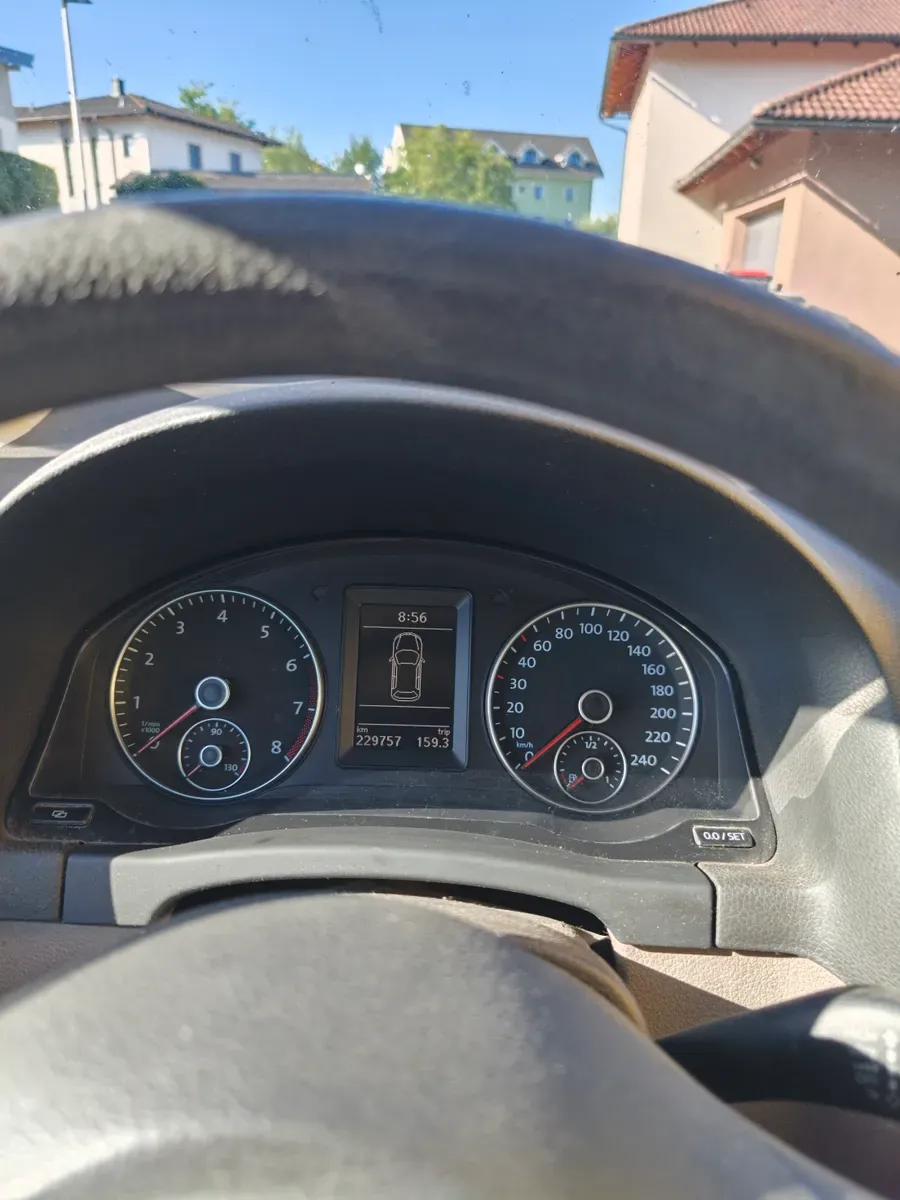 Volkswagen Golf 2011 photo 2