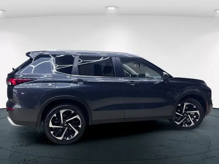 Mitsubishi Outlander 2024 photo 3