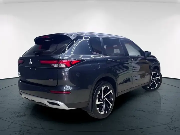 Mitsubishi Outlander 2024 photo 2