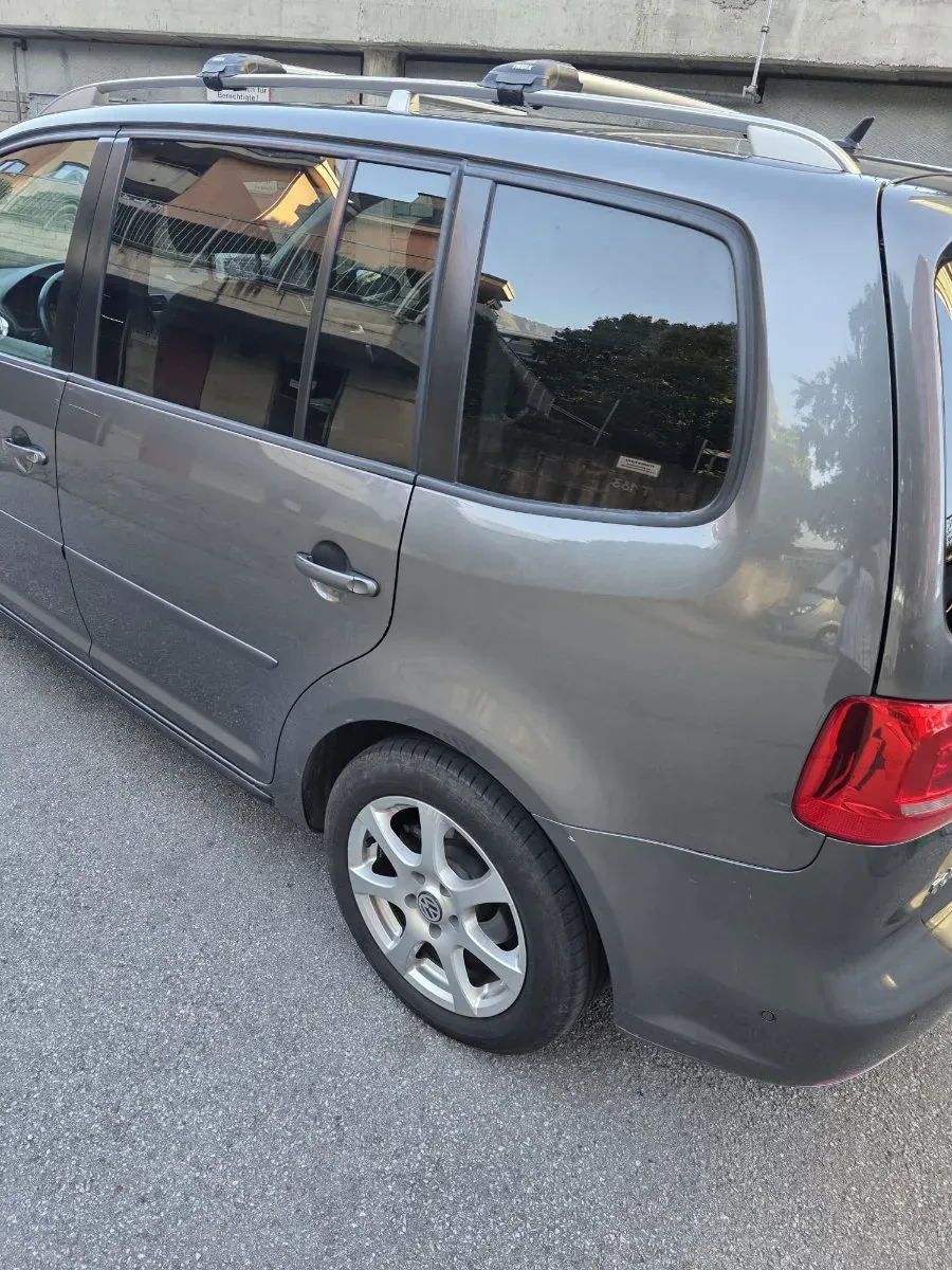 Volkswagen Touran 2011 photo 3