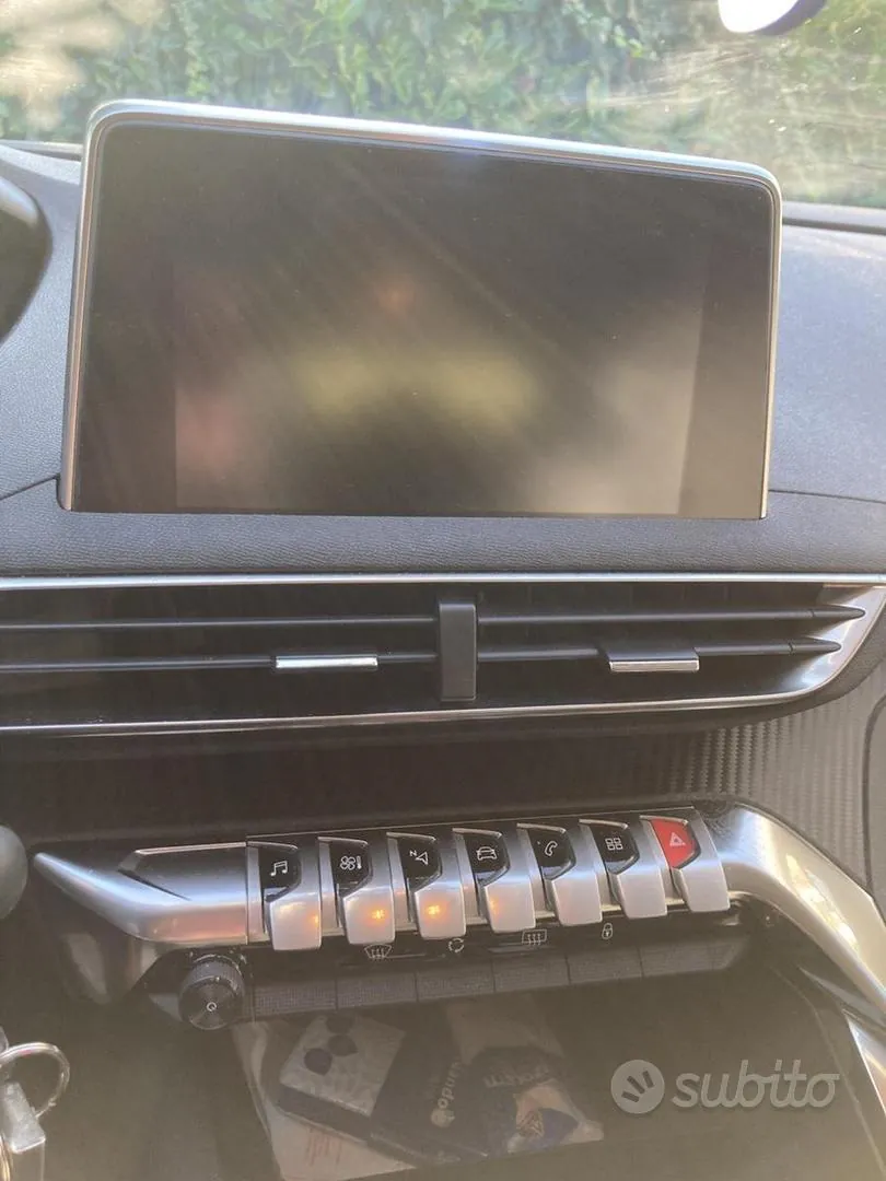Peugeot 5008 2018 photo 2