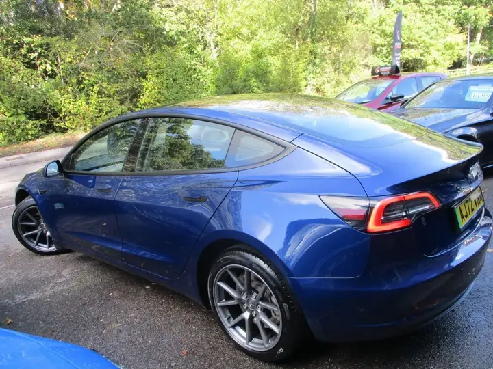 Tesla Model 3 2022 photo 4