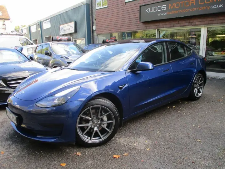 Tesla Model 3 2022 photo 2