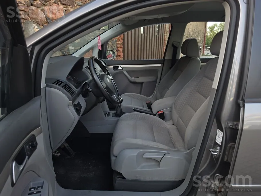 Volkswagen Touran 2008 photo 5