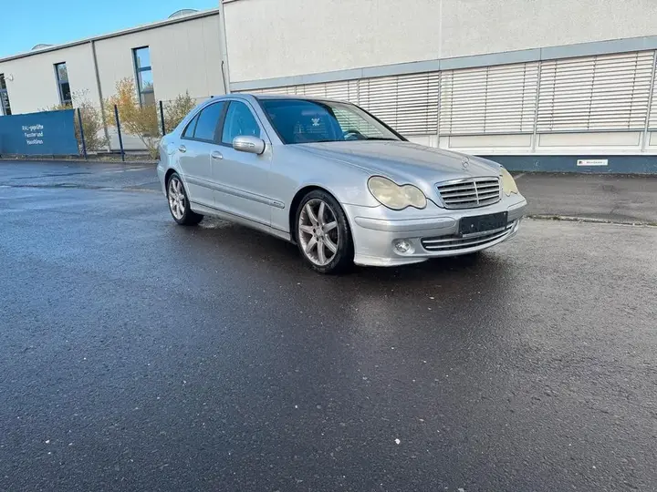 Mercedes-Benz C200