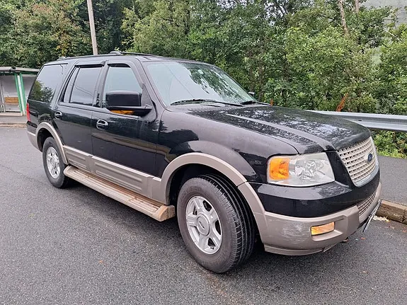 Ford Expedition 2004 photo 2