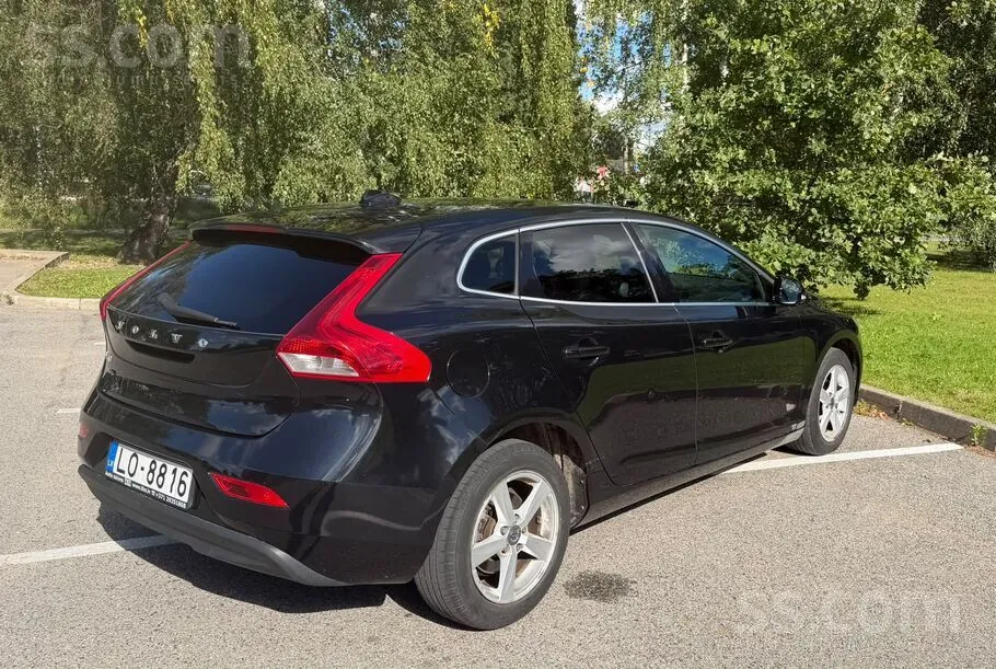 Volvo V40 2012 photo 2