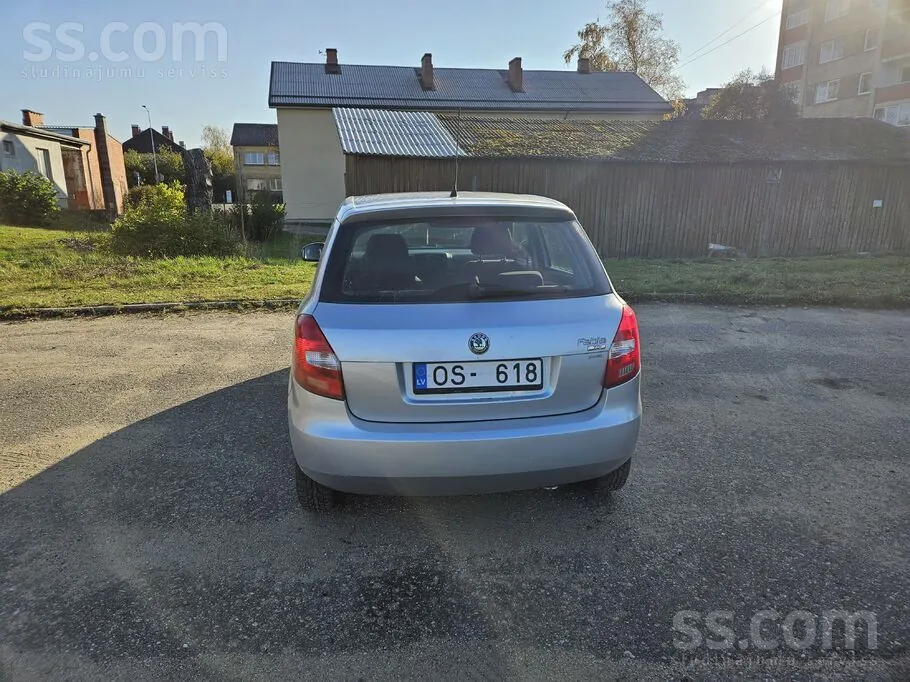 Skoda Fabia 2010 photo 5