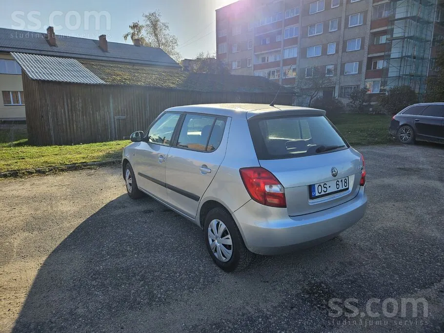 Skoda Fabia 2010 photo 4