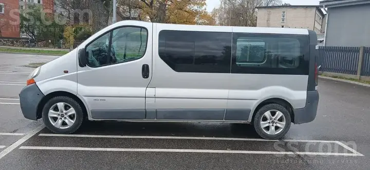 Renault Trafic 2005 photo 2