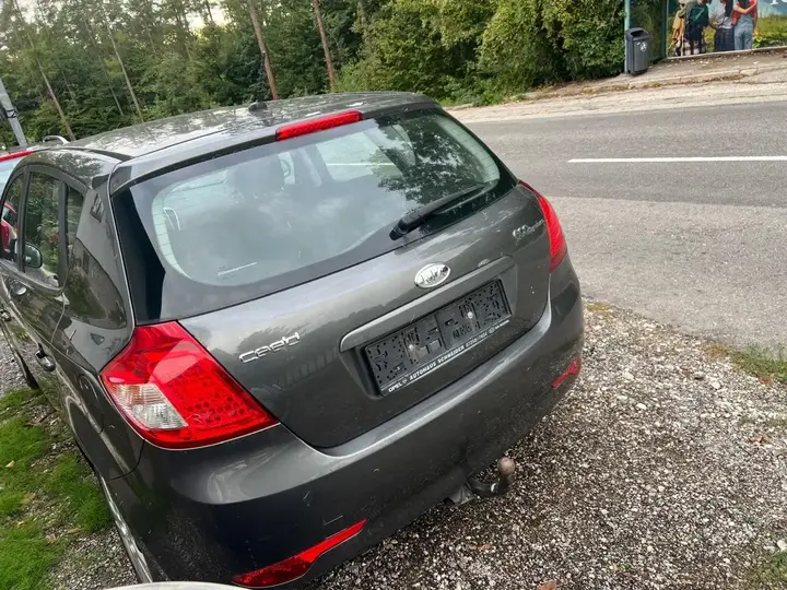 Kia Ceed 2010 photo 3