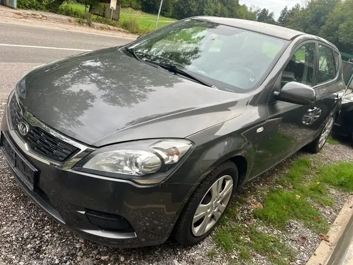 Kia Ceed 2010 photo 2
