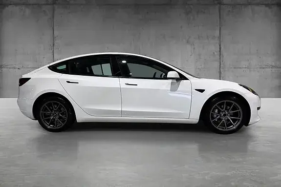 Tesla Model 3 2023 photo 4