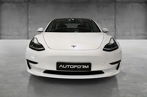 Tesla Model 3 2023 photo 2
