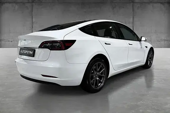 Tesla Model 3 2023 photo 5