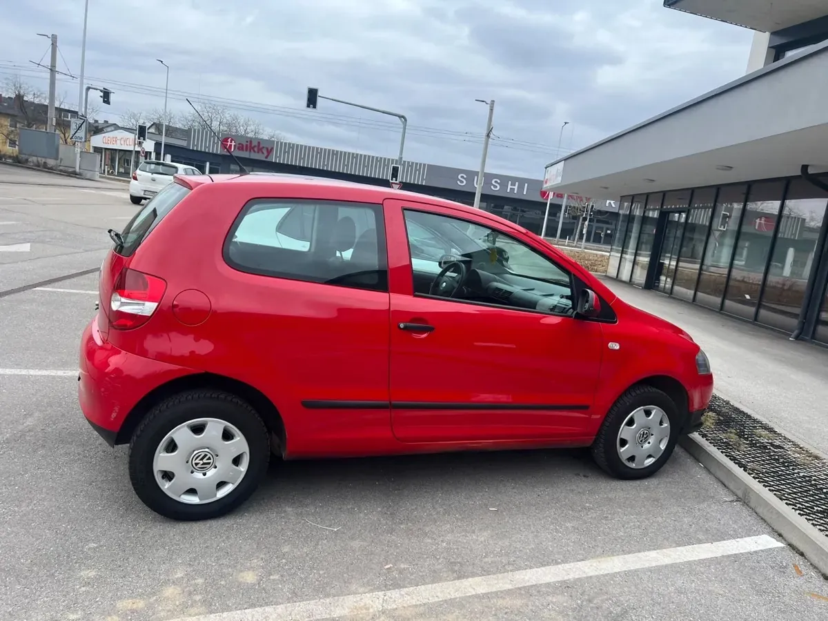Volkswagen Fox 2010 photo 2