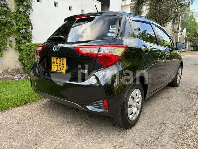 Toyota Vitz 2017 photo 3