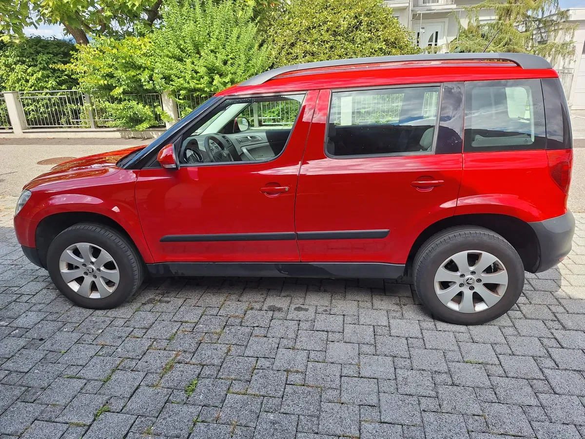 Skoda Yeti 2012 photo 2