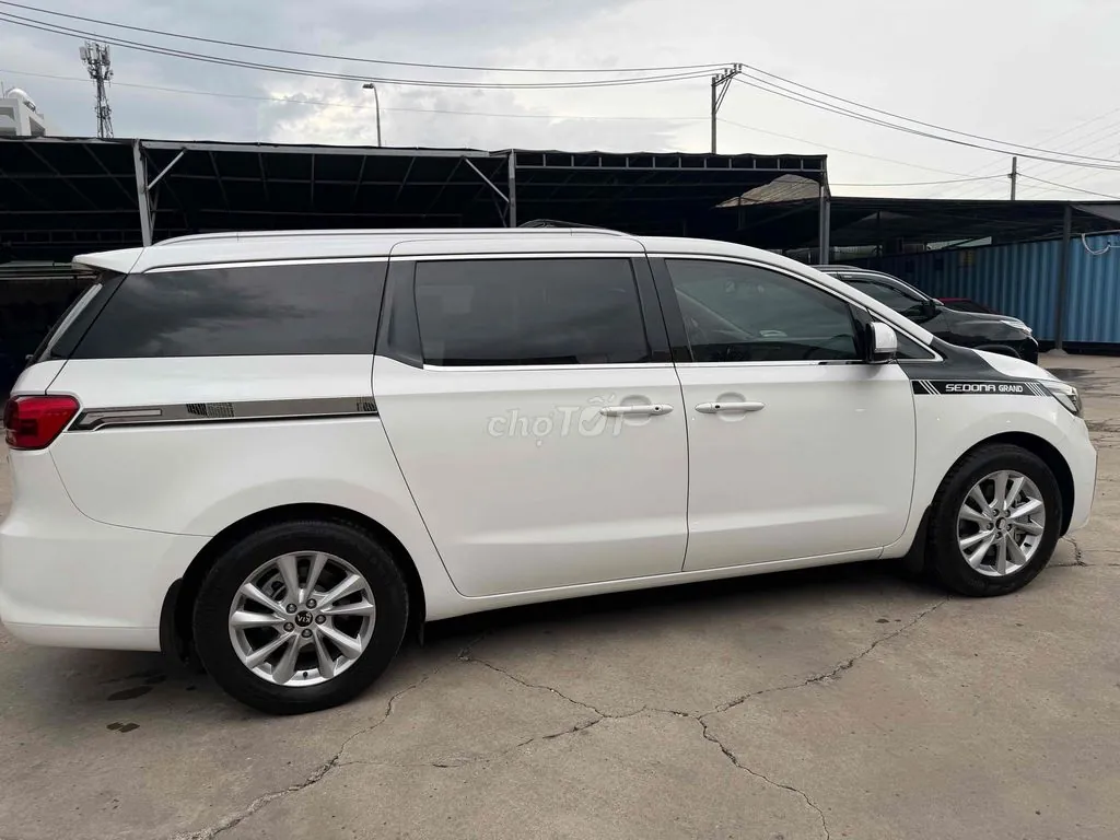 Kia Sedona 2018 photo 4