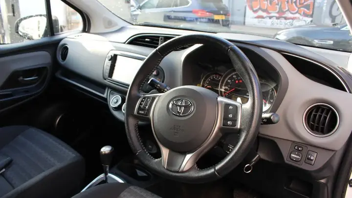 Toyota Yaris 2016 photo 2