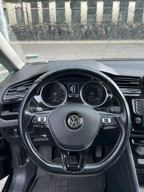 Volkswagen Touran 2016 photo 2