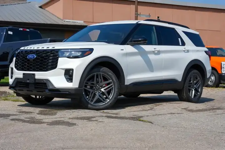 Ford Explorer 2026 photo 4