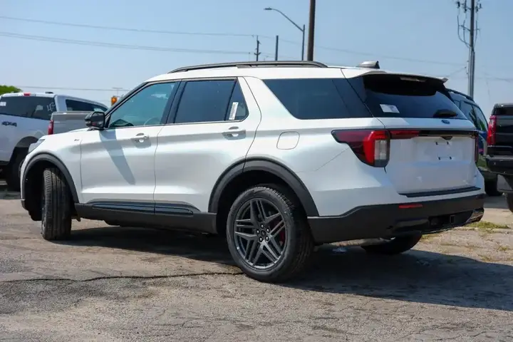 Ford Explorer 2026 photo 5