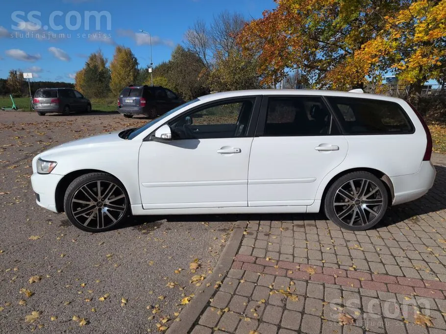 Volvo V50 2010 photo 5