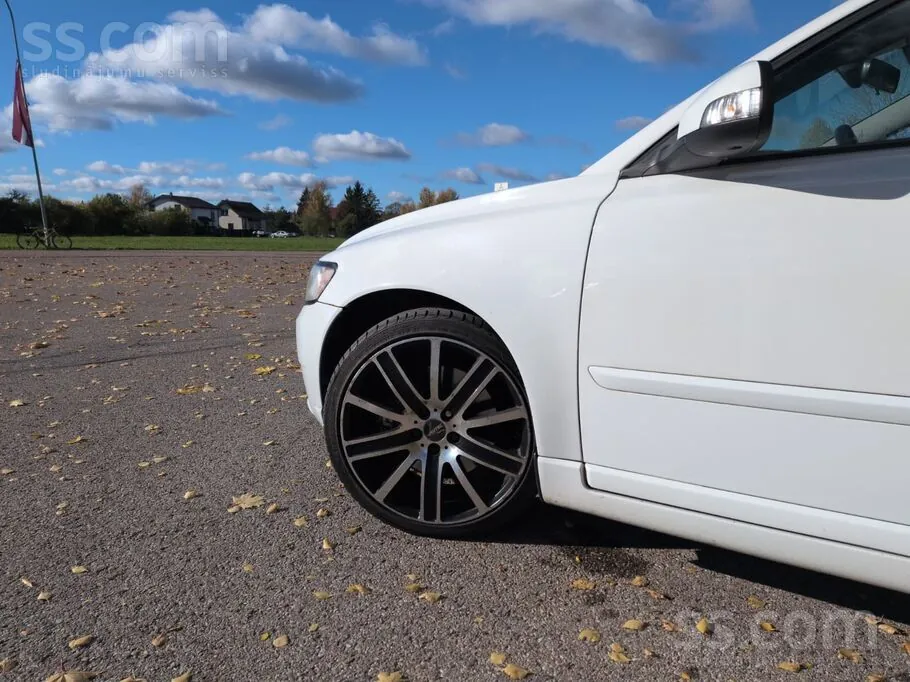 Volvo V50 2010 photo 2