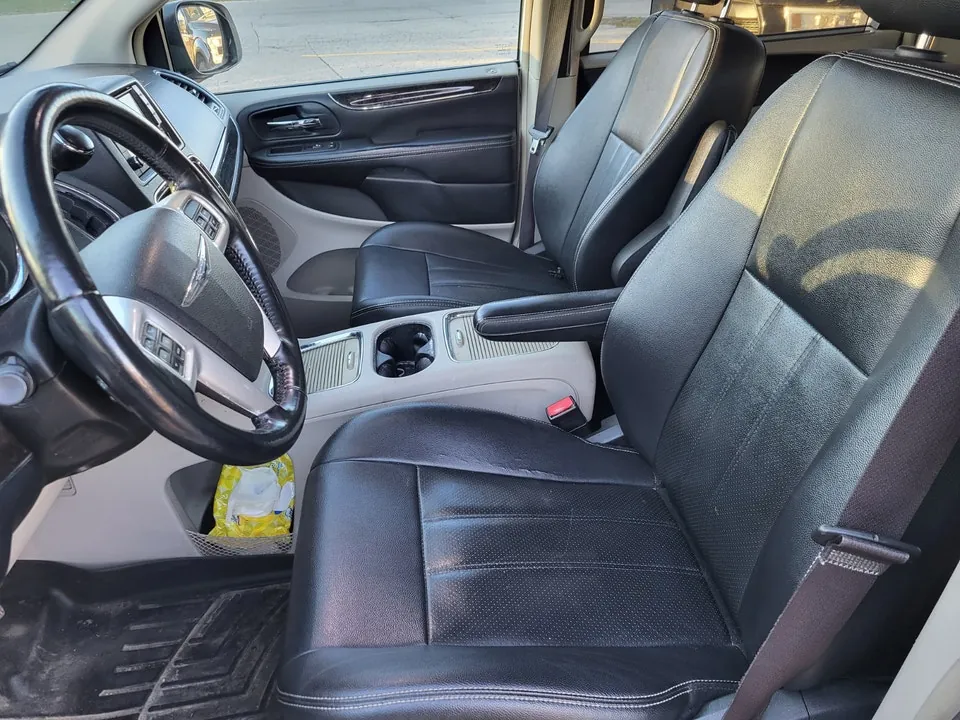 Chrysler Town & Country 2016 photo 5