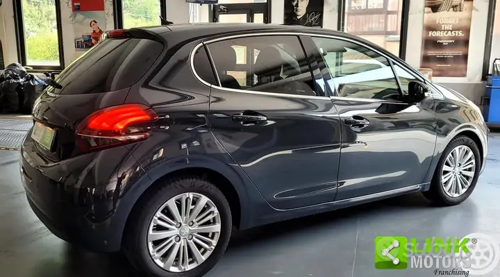 Peugeot 208 2019 photo 5