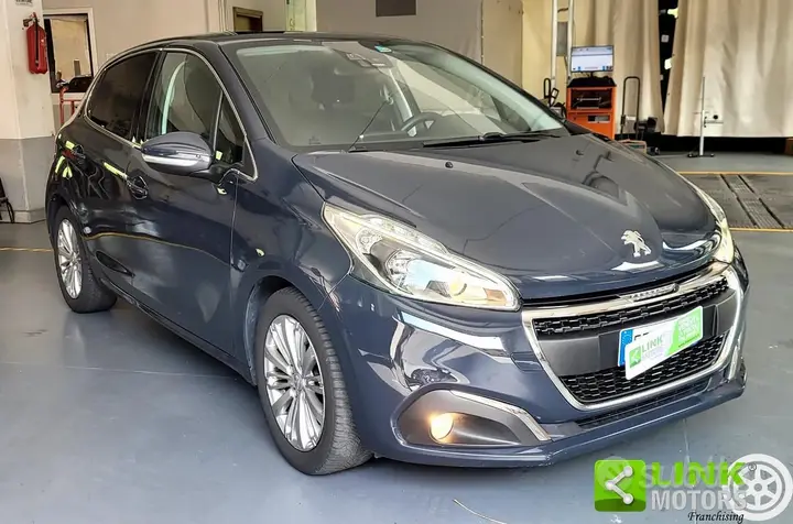 Peugeot 208 2019 photo 3