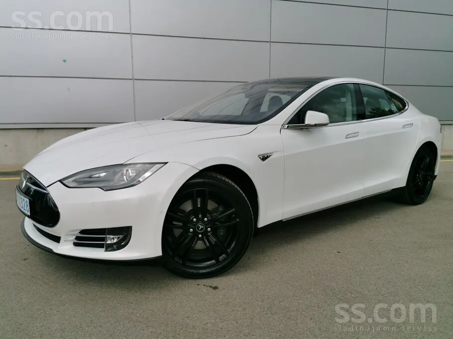 Tesla Model S 2015 photo 2