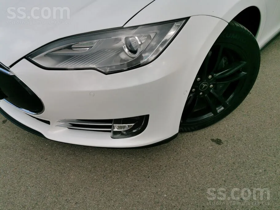 Tesla Model S 2015 photo 5