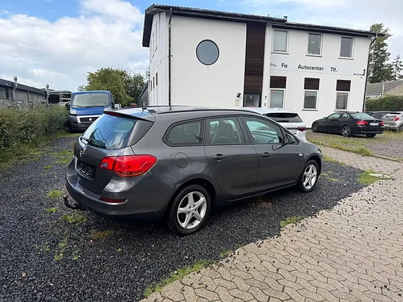 Opel Astra 2011 photo 3
